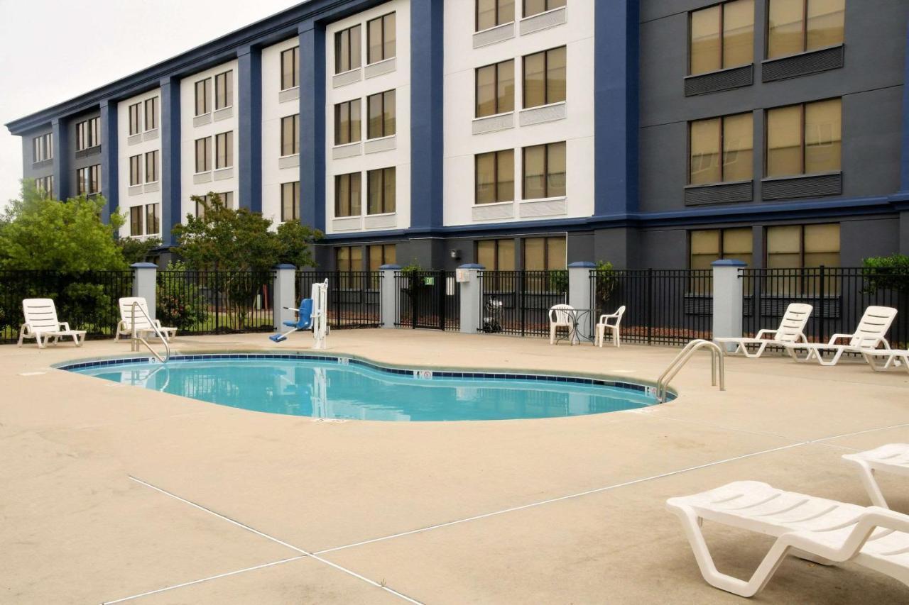 Clarion Pointe Jacksonville Near Camp Lejeune Extérieur photo